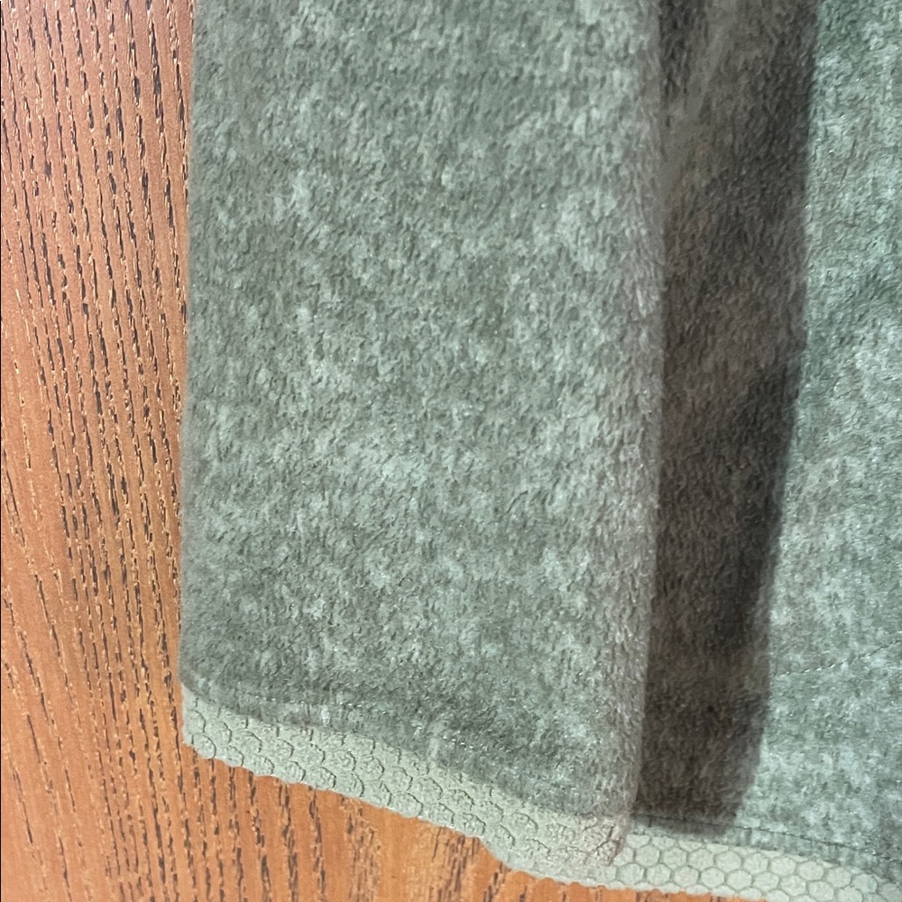 Stan Herman - Women's Green Zip-Up Sweater - Picture 5 of 6